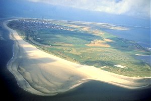 Nordee-Insel Langeoog aus der Luft
